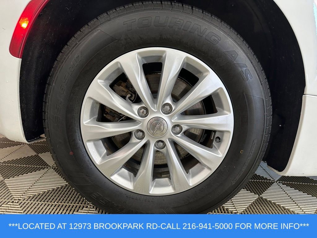 Used 2018 Chrysler Pacifica Touring-L Plus w/ Advanced Safetytec Group FWD image 30