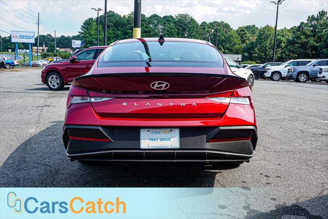 Used 2025 Hyundai Elantra SEL image 14