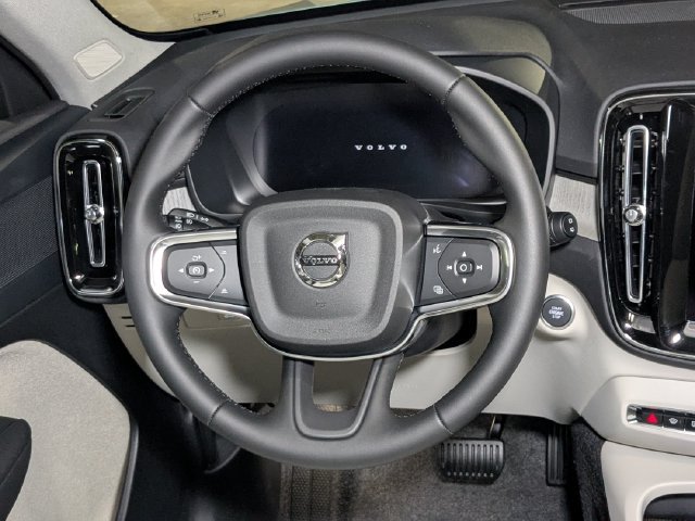 New 2026 Volvo XC40 B5 Plus w/ Protection Package Premier AWD/4WD image 17
