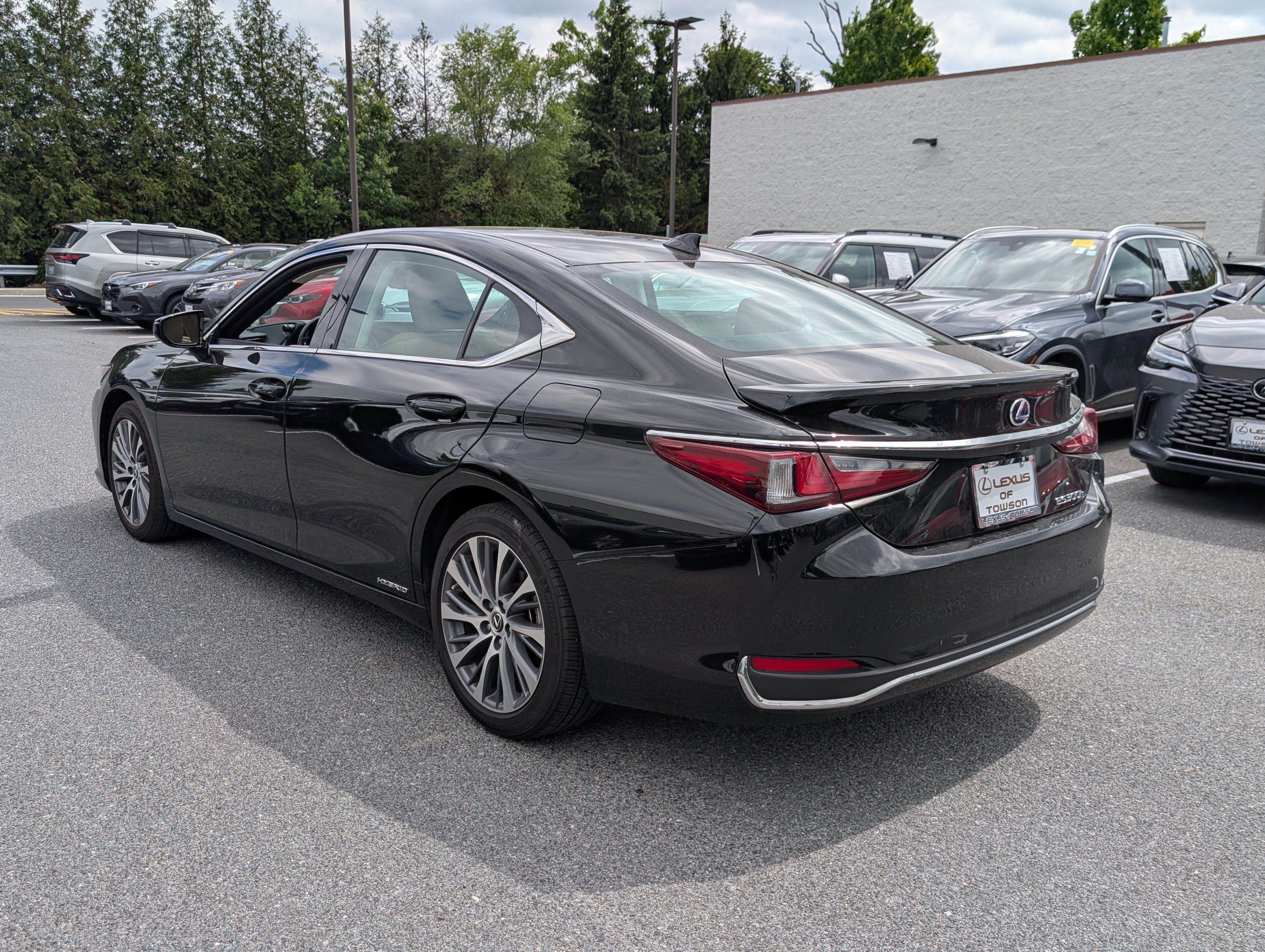 Used 2021 Lexus ES 300h w/ Premium Package FWD image 5