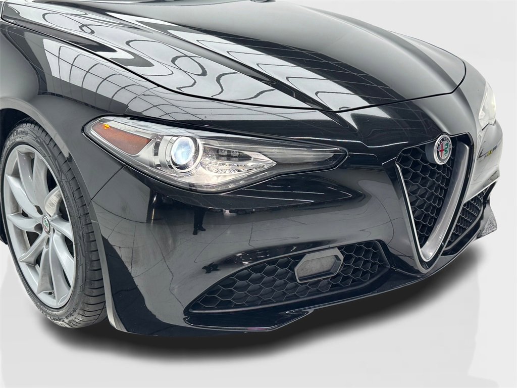 Used 2019 Alfa Romeo Giulia image 3