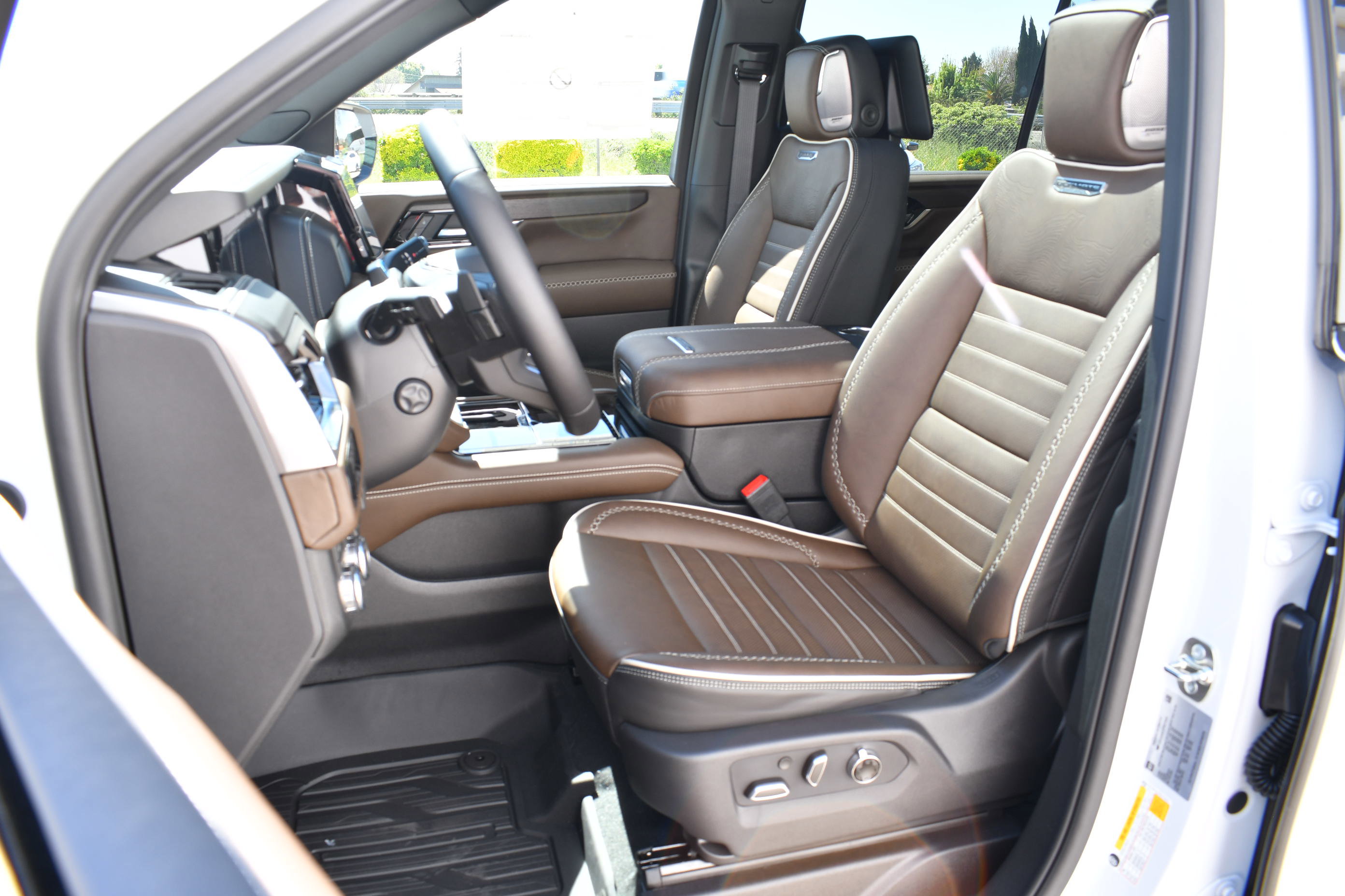 New 2026 GMC Yukon XL Denali Ultimate w/ LPO, Floor Liner Package image 26