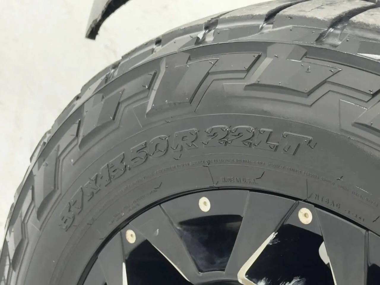 Used 2018 GMC Sierra 2500 Denali w/ Duramax Plus Package AWD/4WD image 42