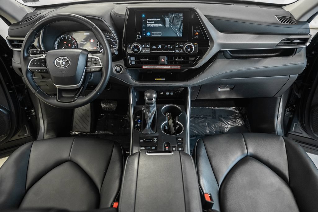 Used 2025 Toyota Highlander XLE AWD/4WD image 18