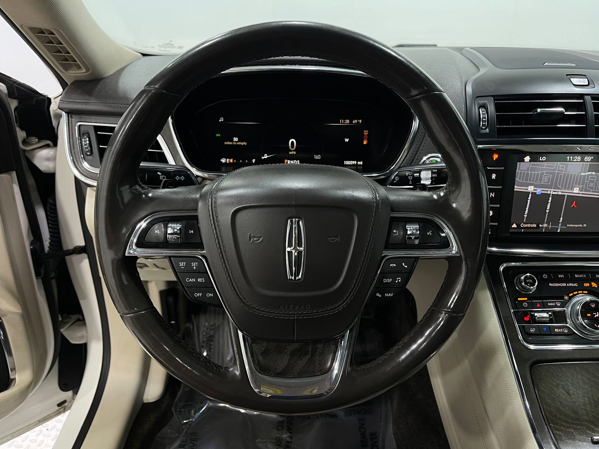 Used 2018 Lincoln Continental Select w/ Continental Climate Package image 22