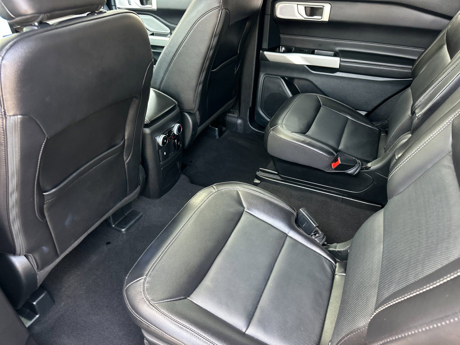 Used 2023 Ford Explorer Limited w/ Limited Technology Package image 14