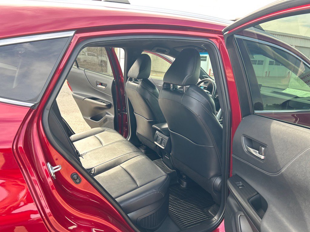 Used 2022 Toyota Venza XLE image 15