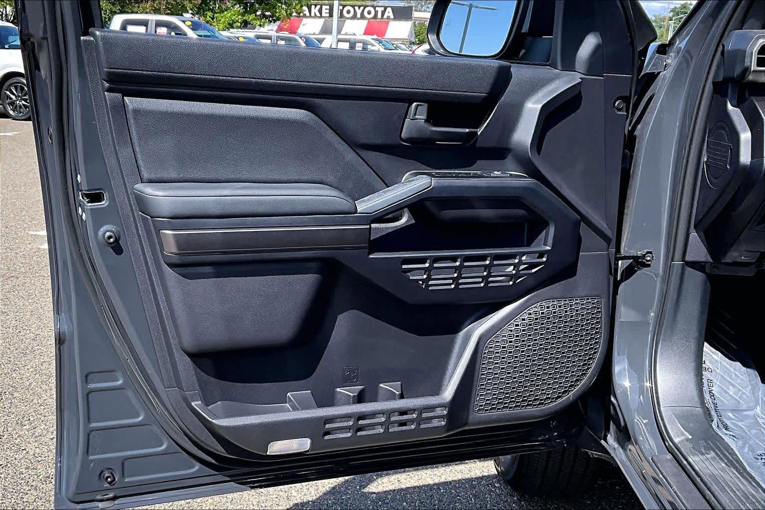Used 2025 Toyota 4Runner SR5 AWD/4WD image 21