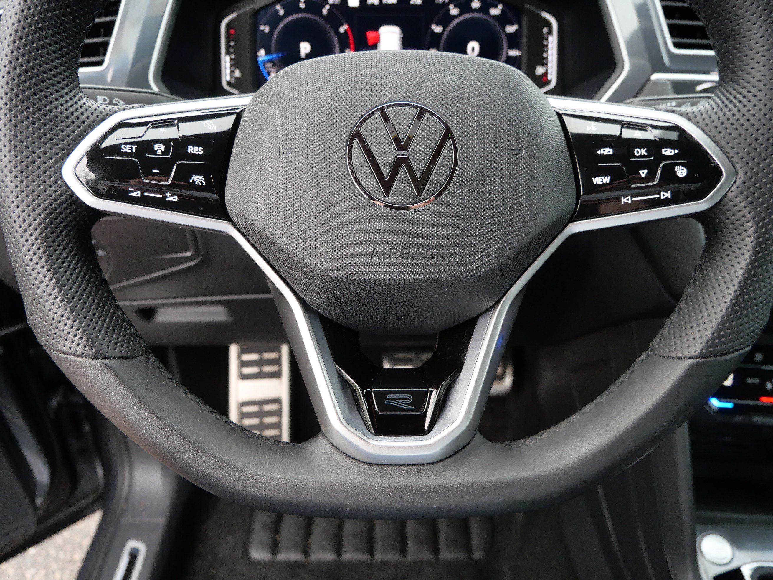 Certified 2024 Volkswagen Tiguan SEL R-Line AWD/4WD image 25