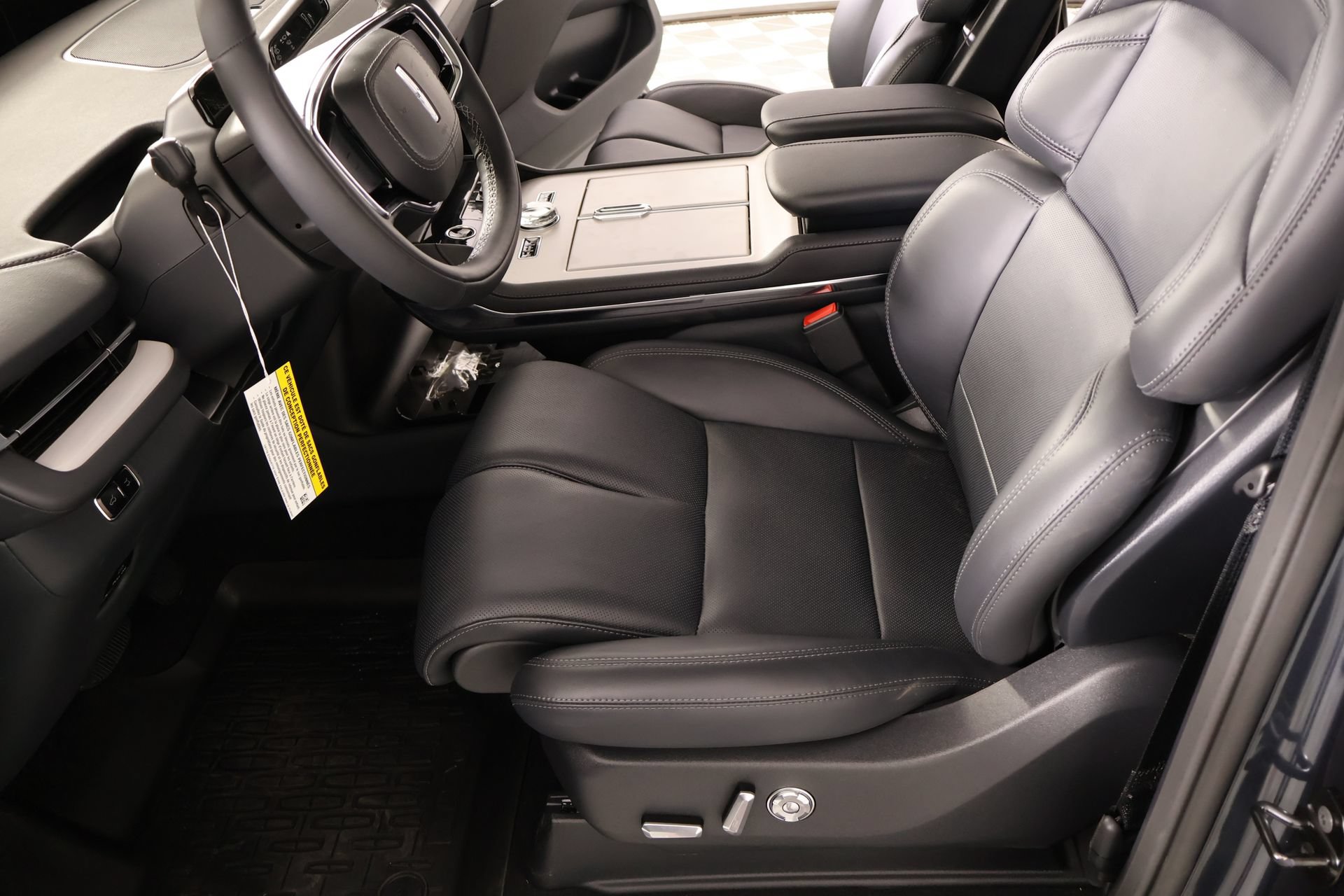 New 2025 Lincoln Navigator Reserve w/ Jet Appearance Package AWD/4WD image 11