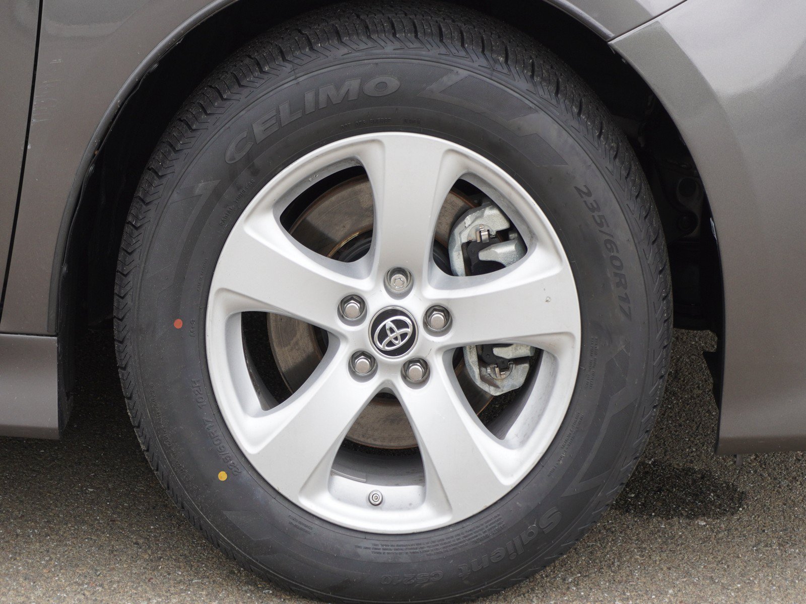 Used 2020 Toyota Sienna LE w/ Carpet Mat Package FWD image 5