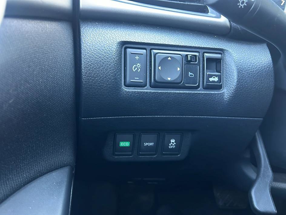 Used 2015 Nissan Sentra SV FWD image 25