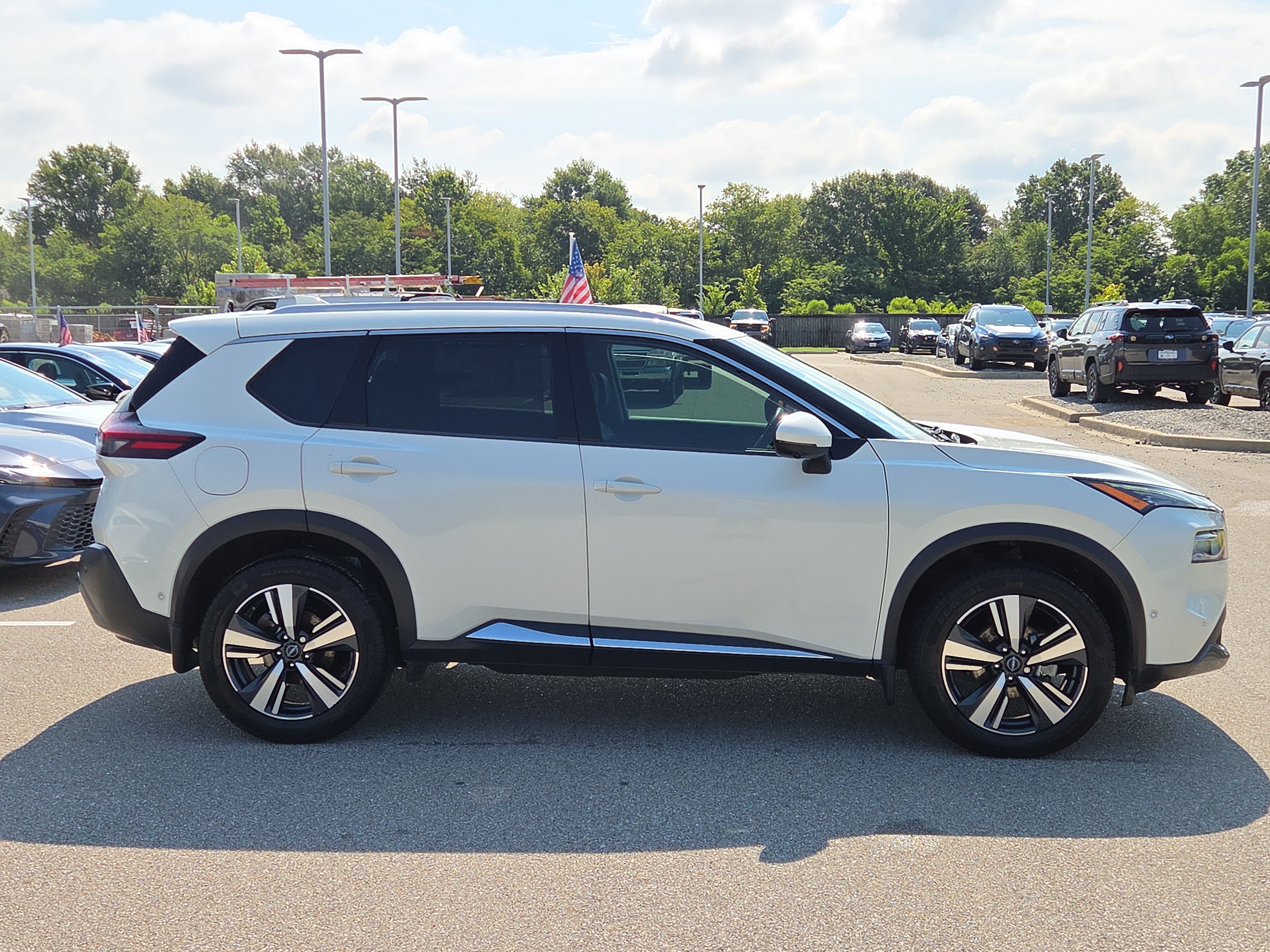 Used 2023 Nissan Rogue SL w/ SL Premium Package FWD image 2