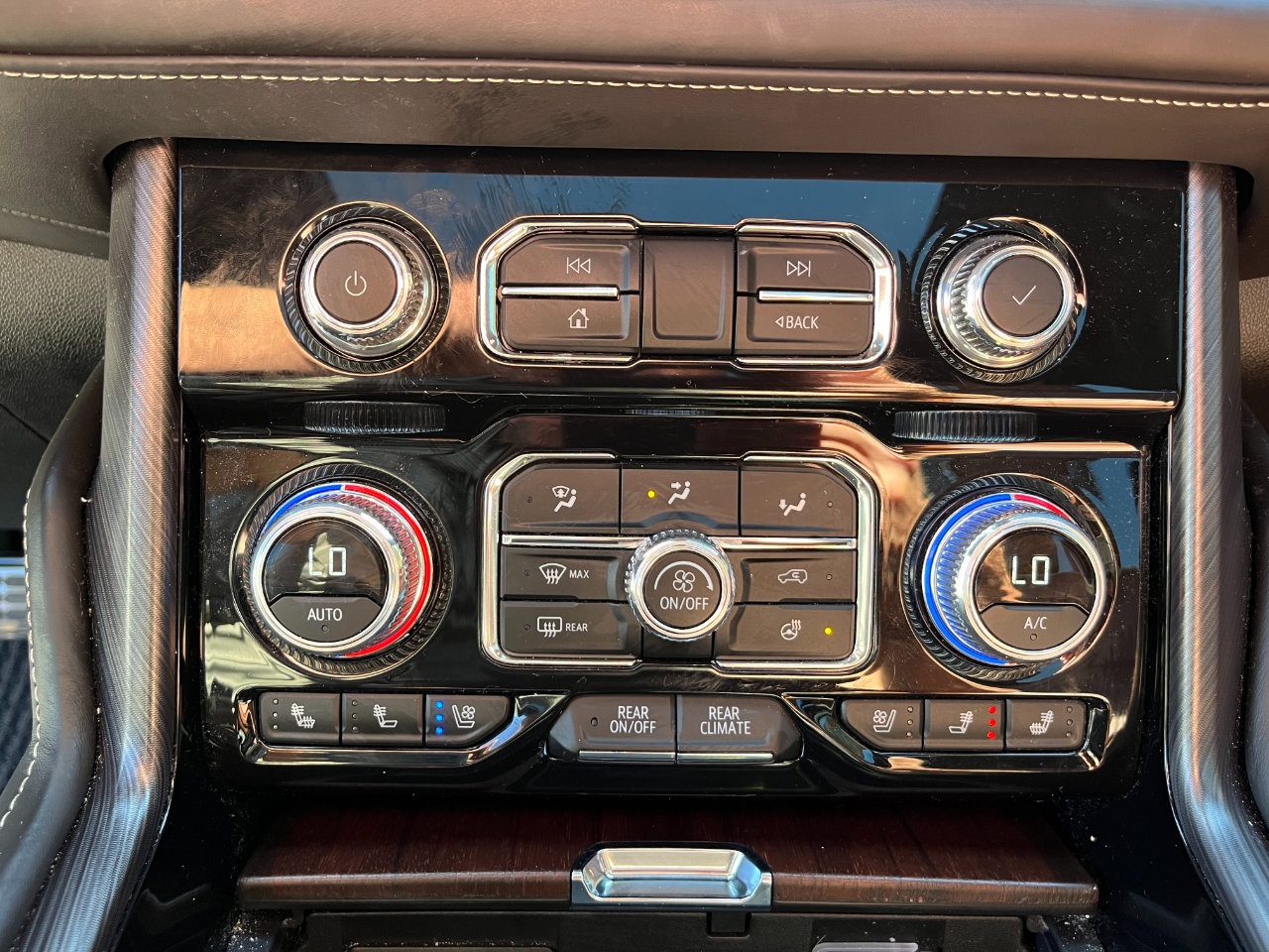 Used 2024 GMC Yukon Denali Ultimate image 24