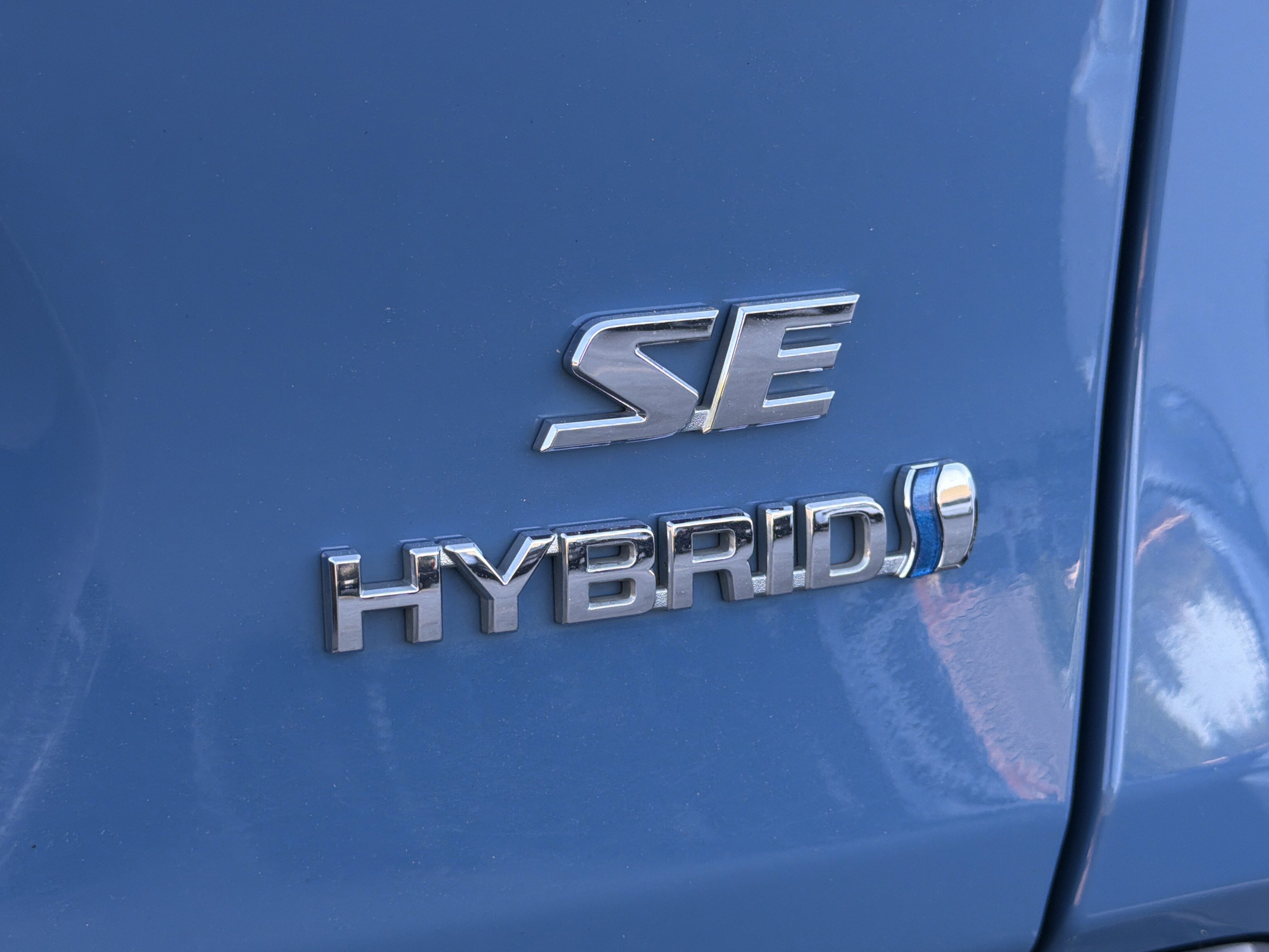 Used 2022 Toyota RAV4 SE image 6