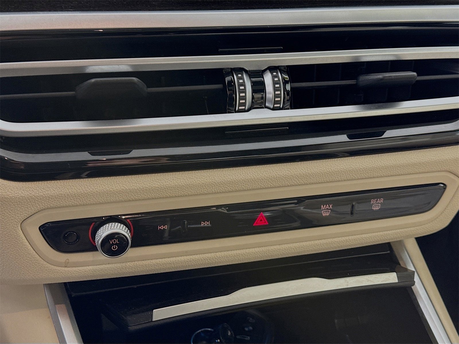 Used 2023 BMW 330e xDrive w/ M Sport Package image 13