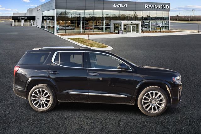 Used 2022 GMC Acadia Denali w/ Denali Technology Package image 2