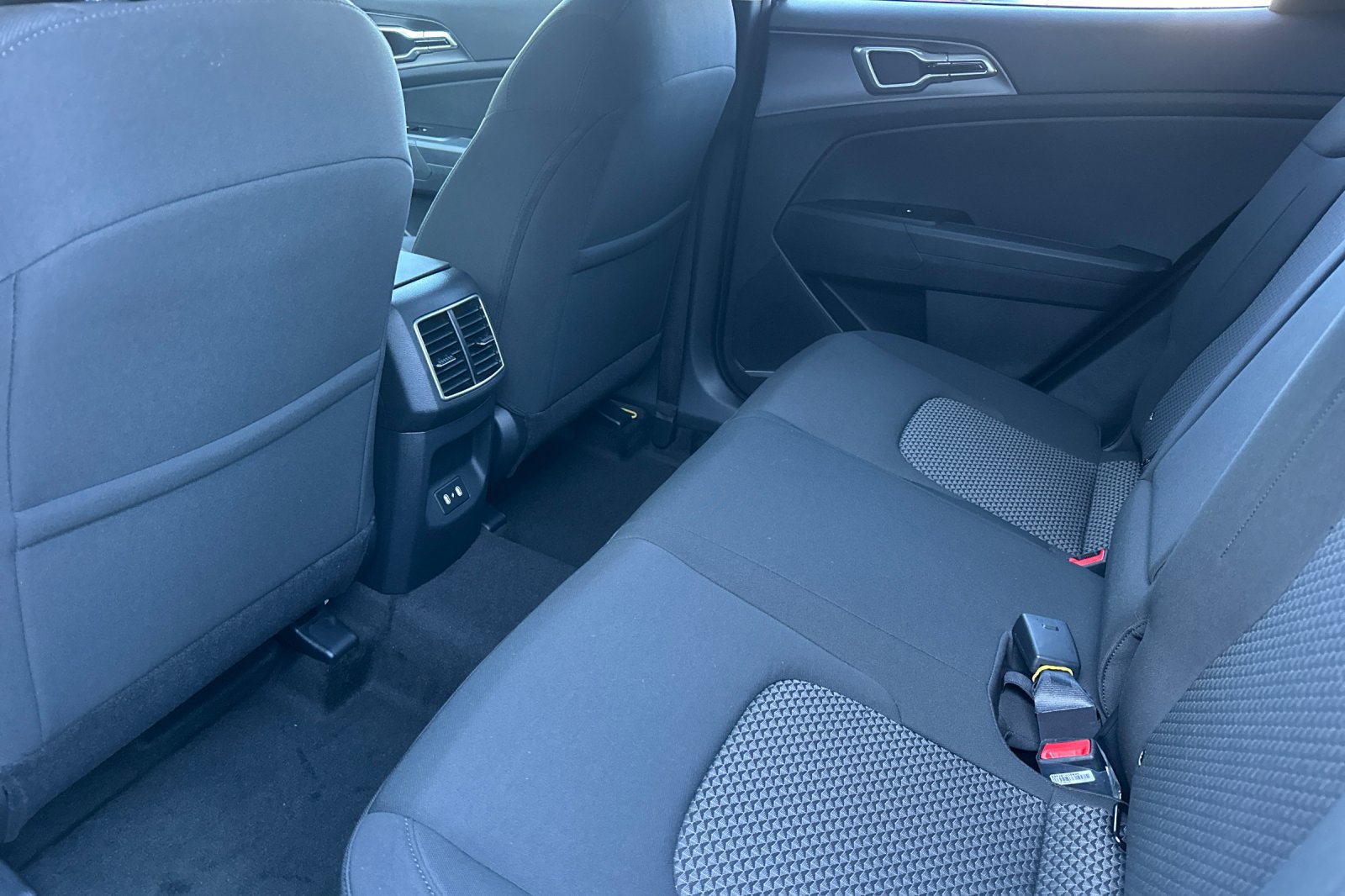 New 2027 Kia Sportage LX FWD image 12
