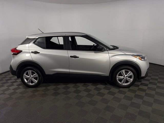 Used 2020 Nissan Kicks S image 10