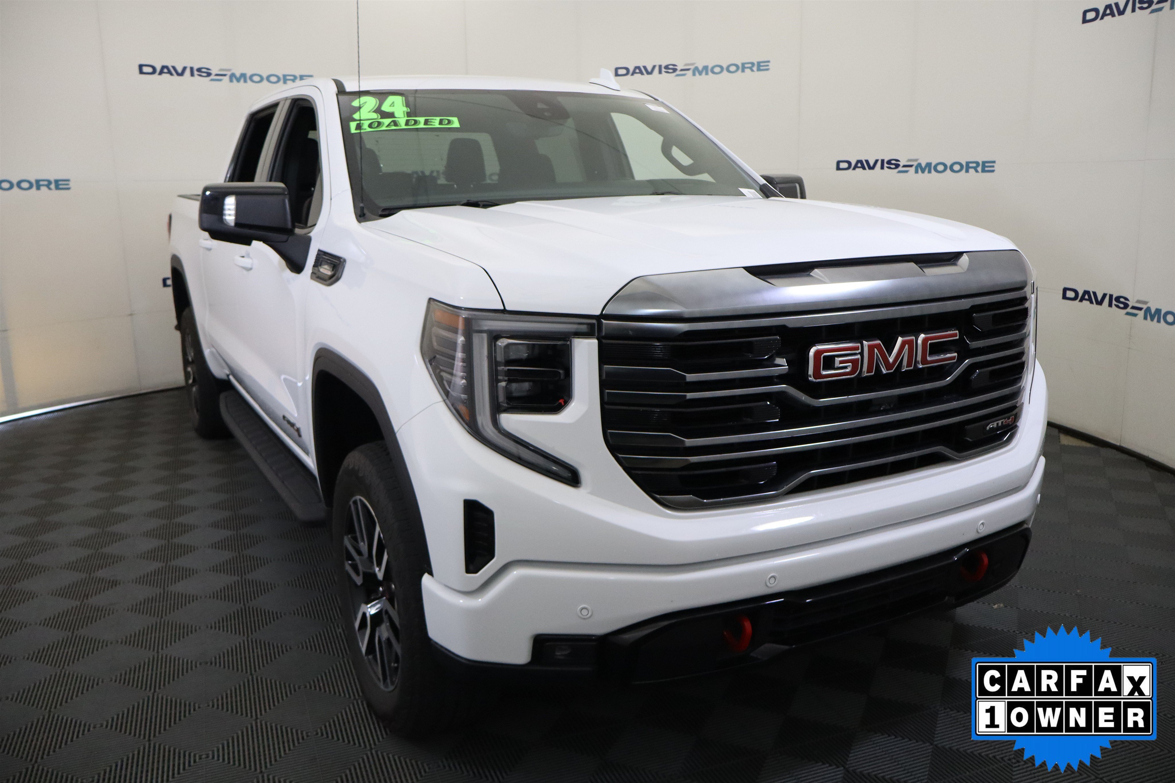 Used 2024 GMC Sierra 1500 AT4 w/ Technology Package AWD/4WD image 3
