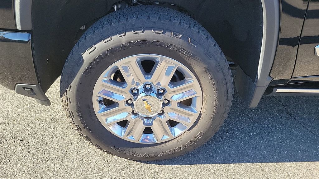 Used 2024 Chevrolet Silverado 2500 High Country w/ High Country Premium Package image 13