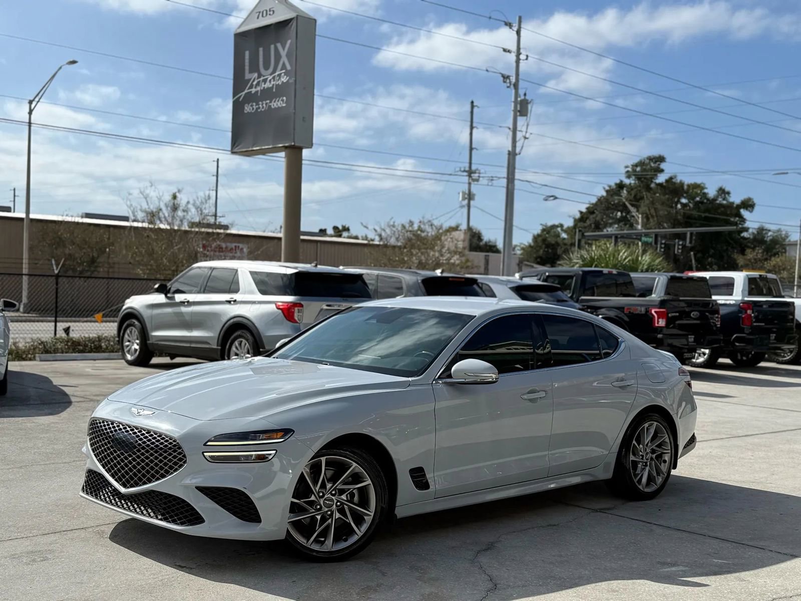 Used 2022 Genesis G70 2.0T image 1