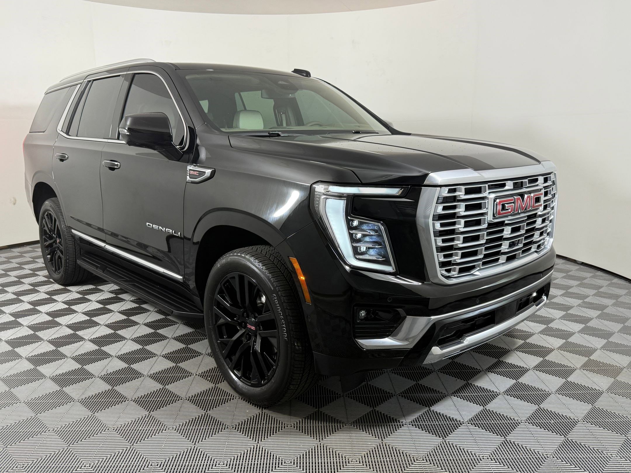 Used 2025 GMC Yukon Denali w/ LPO, Floor Liner Package image 8