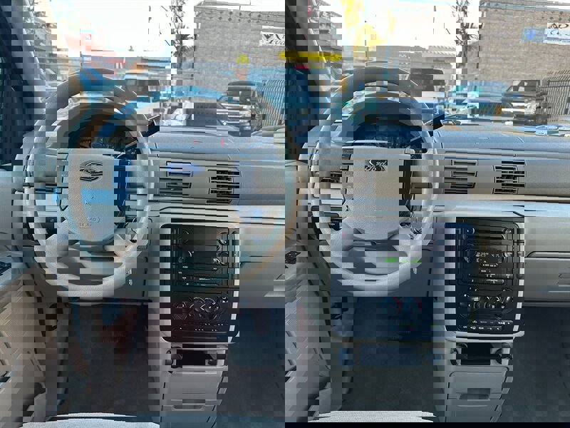 Used 2005 Ford Freestar SE image 17