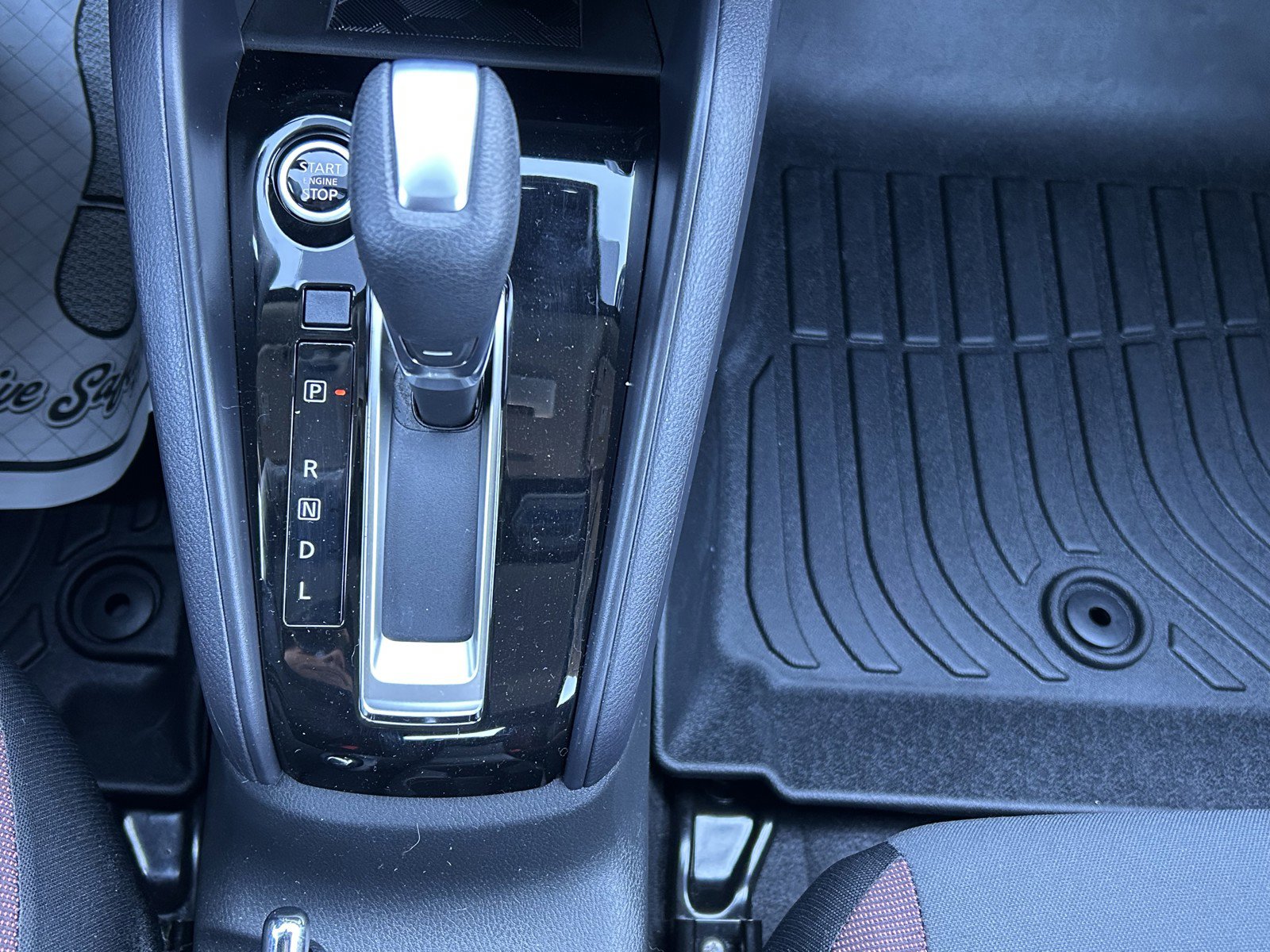 Used 2023 Nissan Versa SR w/ Trunk Package image 31