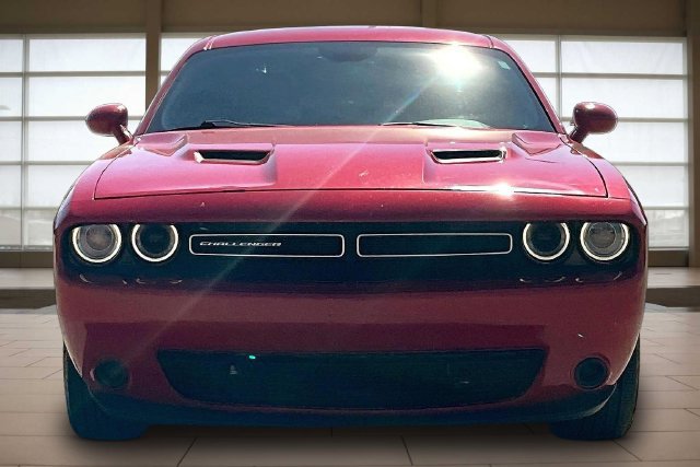 Used 2015 Dodge Challenger SXT RWD image 3