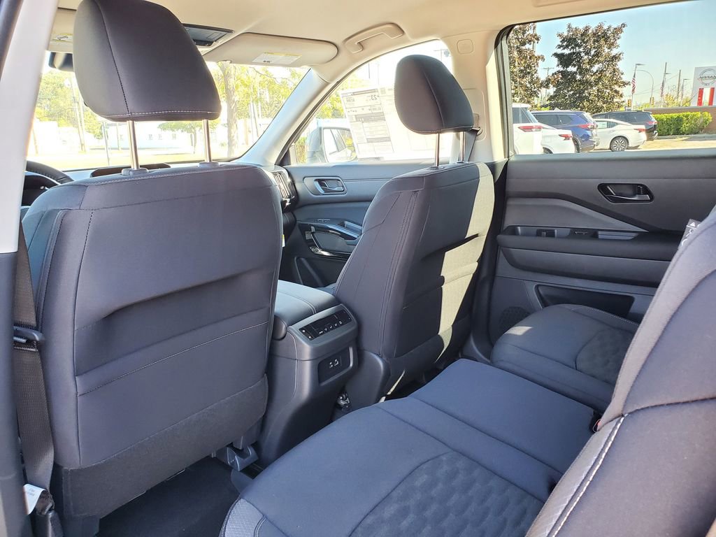 New 2025 Nissan Pathfinder SV image 11