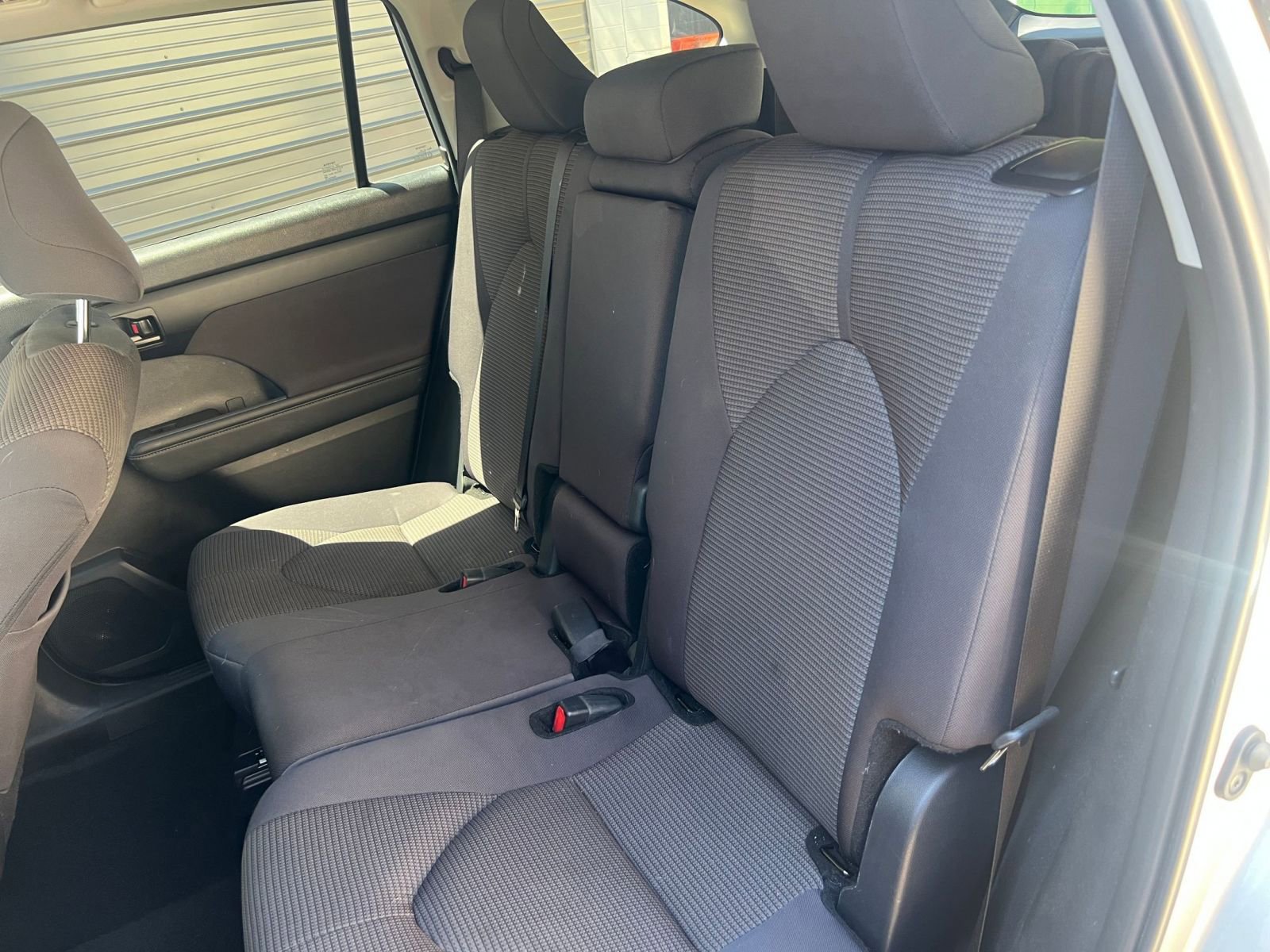 Used 2025 Toyota Highlander LE FWD image 24