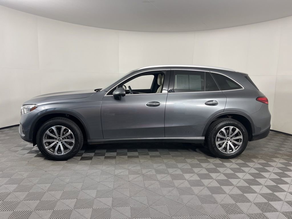 Used 2023 Mercedes-Benz GLC 300 4MATIC image 2