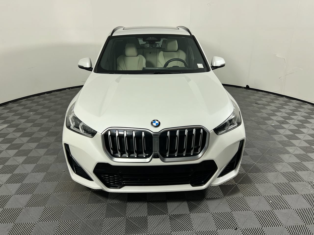 Used 2023 BMW X1 xDrive28i w/ Premium Package AWD/4WD image 8