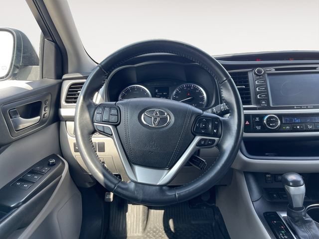 Used 2017 Toyota Highlander Limited w/ Carpet Mat Package AWD/4WD image 12