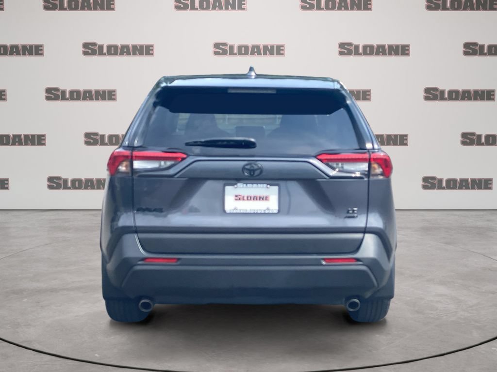 Used 2023 Toyota RAV4 LE AWD/4WD image 4
