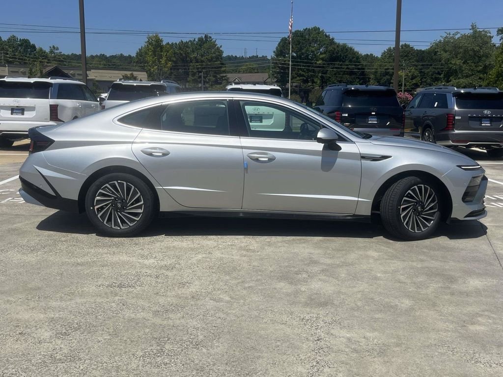 New 2026 Hyundai Sonata Limited FWD image 2