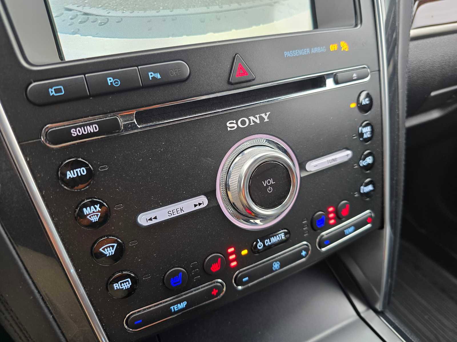 Used 2018 Ford Explorer Platinum image 34