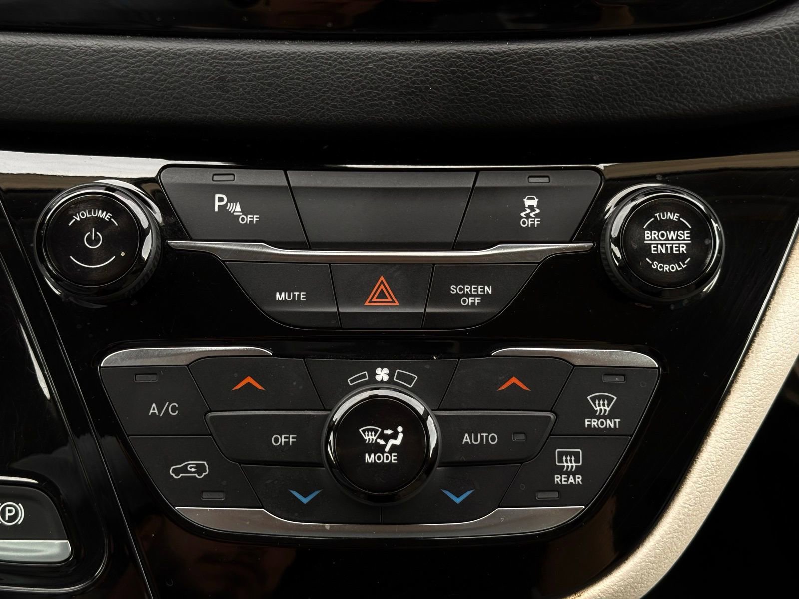 Used 2018 Chrysler Pacifica Touring Plus image 45