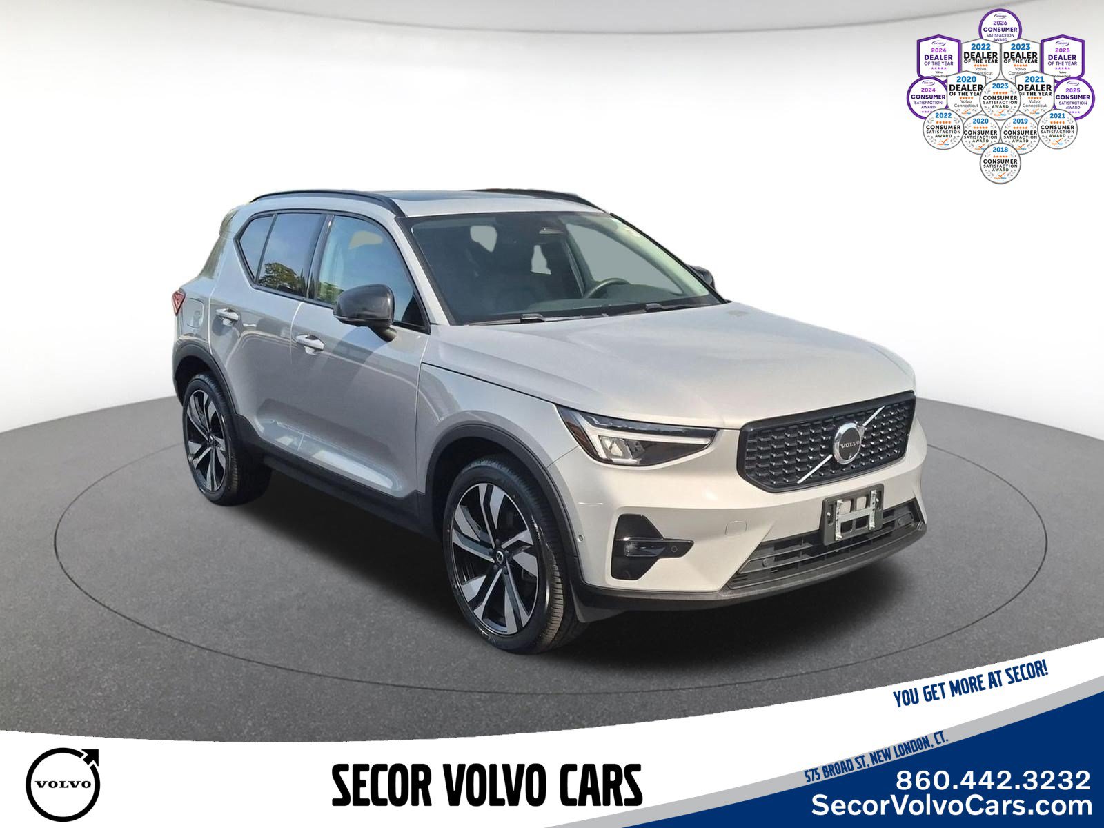 Used 2024 Volvo XC40 B5 Plus w/ Climate Package AWD/4WD image 3