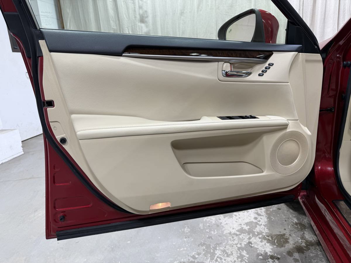 Used 2015 Lexus ES 350 w/ Luxury Package image 8