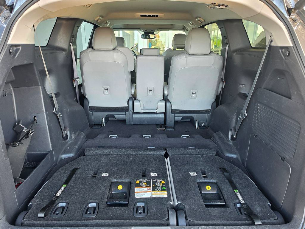 Used 2025 Toyota Sienna XLE FWD image 57