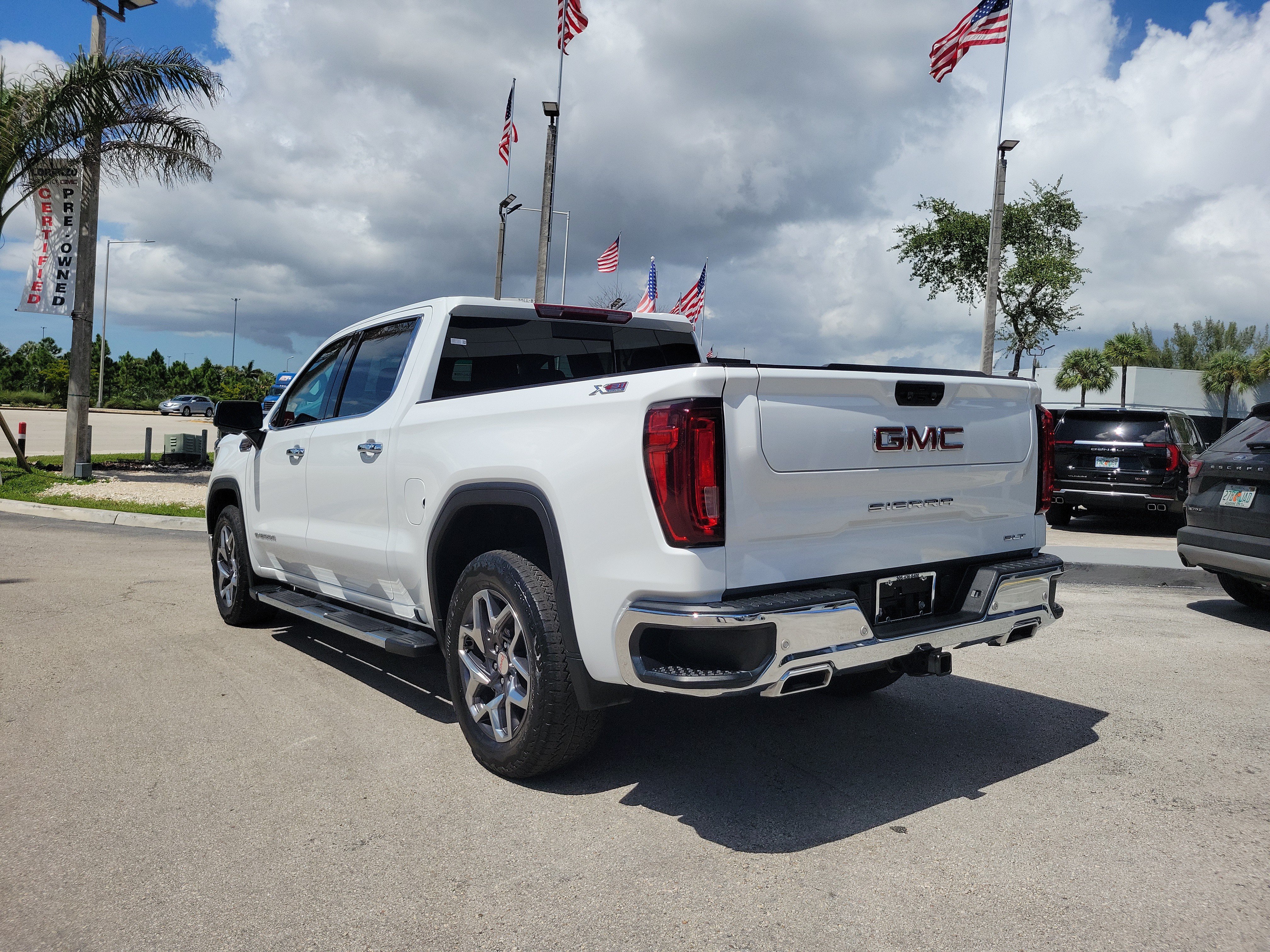 Used 2024 GMC Sierra 1500 SLT w/ SLT Premium Plus Package AWD/4WD image 7