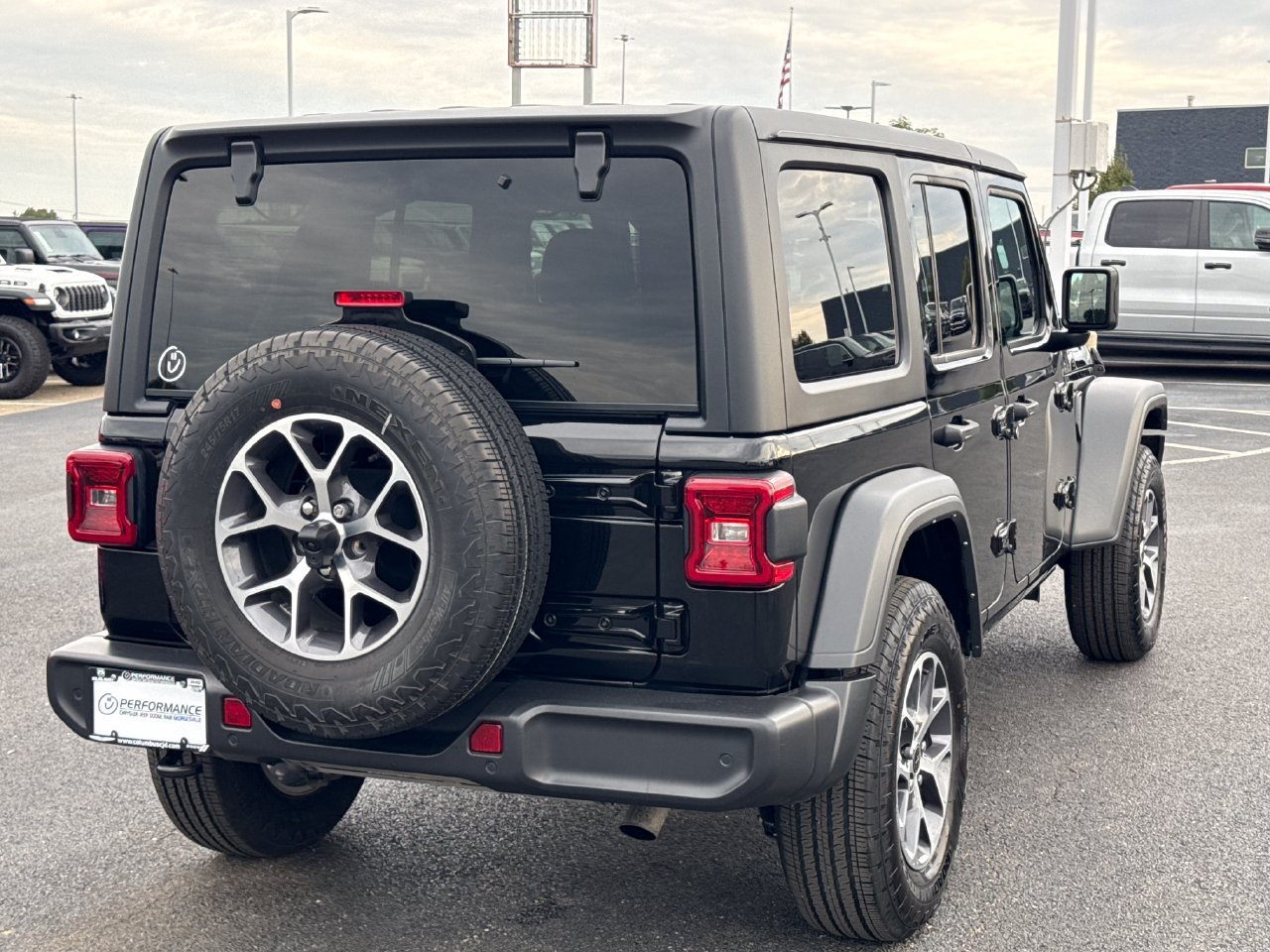 Used 2024 Jeep Wrangler Unlimited Sport AWD/4WD image 3