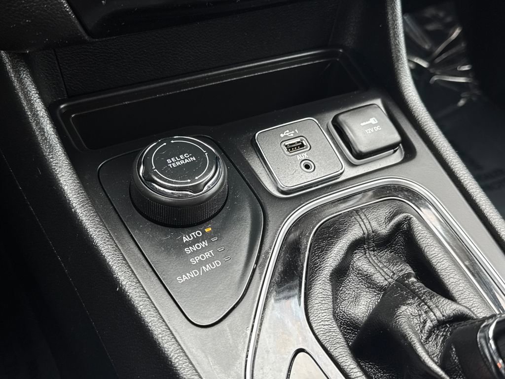 Used 2019 Jeep Cherokee Latitude Plus image 23