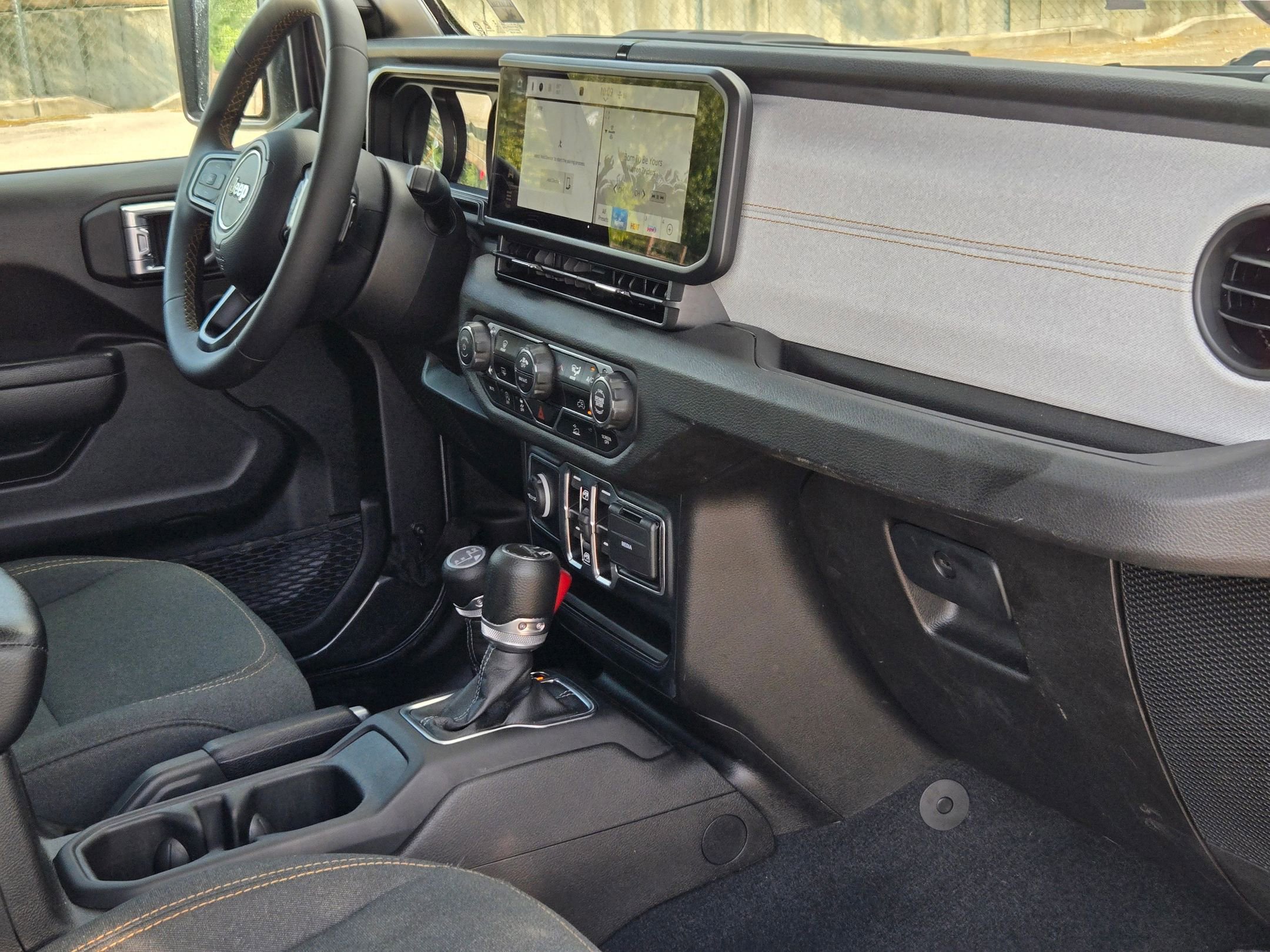 Used 2024 Jeep Gladiator Sport image 29