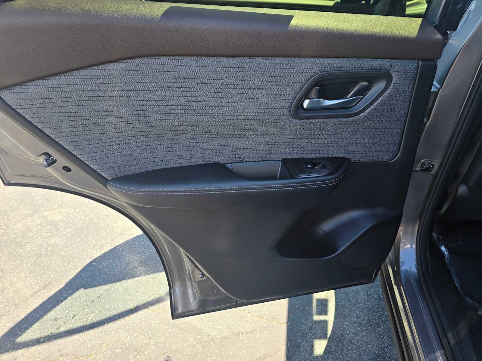 Used 2023 Nissan Rogue SV image 20