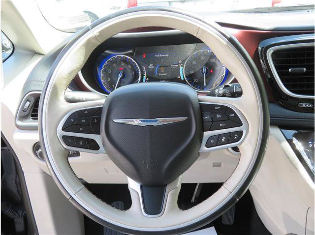 Used 2019 Chrysler Pacifica Limited FWD image 11