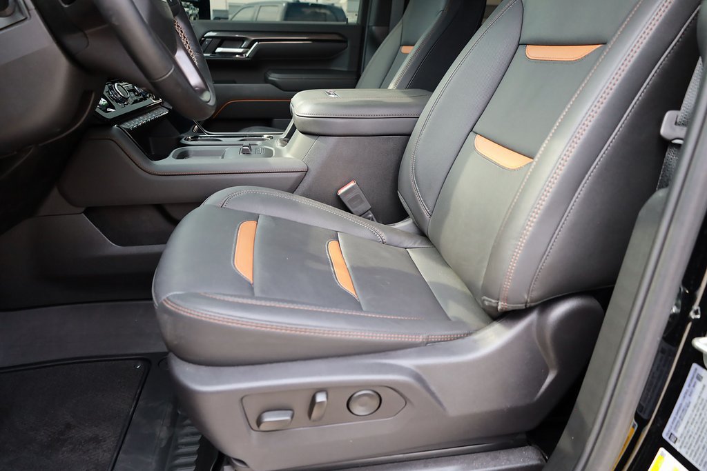 Used 2025 GMC Sierra 3500 AT4 w/ AT4 Premium Plus Package AWD/4WD image 13