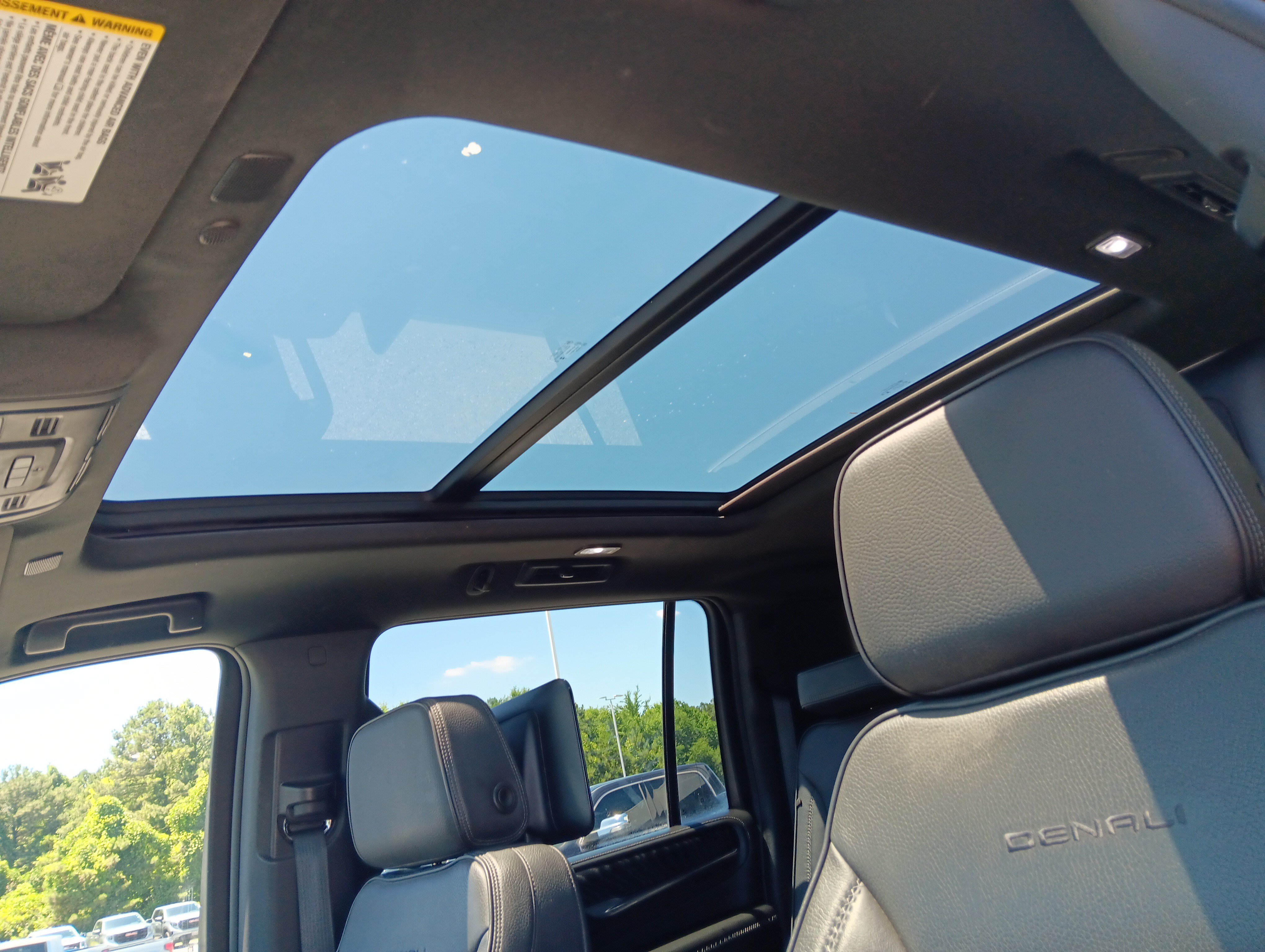 Used 2023 GMC Yukon XL Denali w/ Denali Reserve Package AWD/4WD image 16